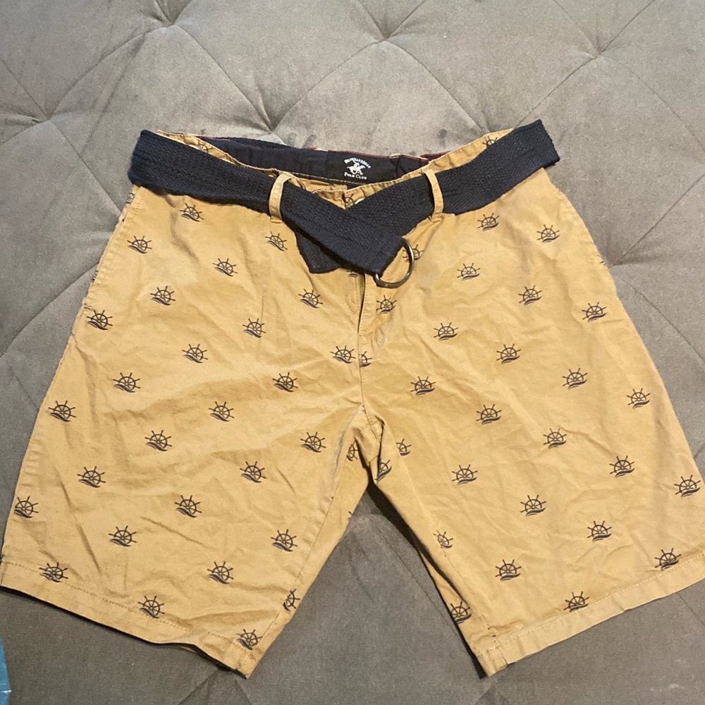 Man’s shorts